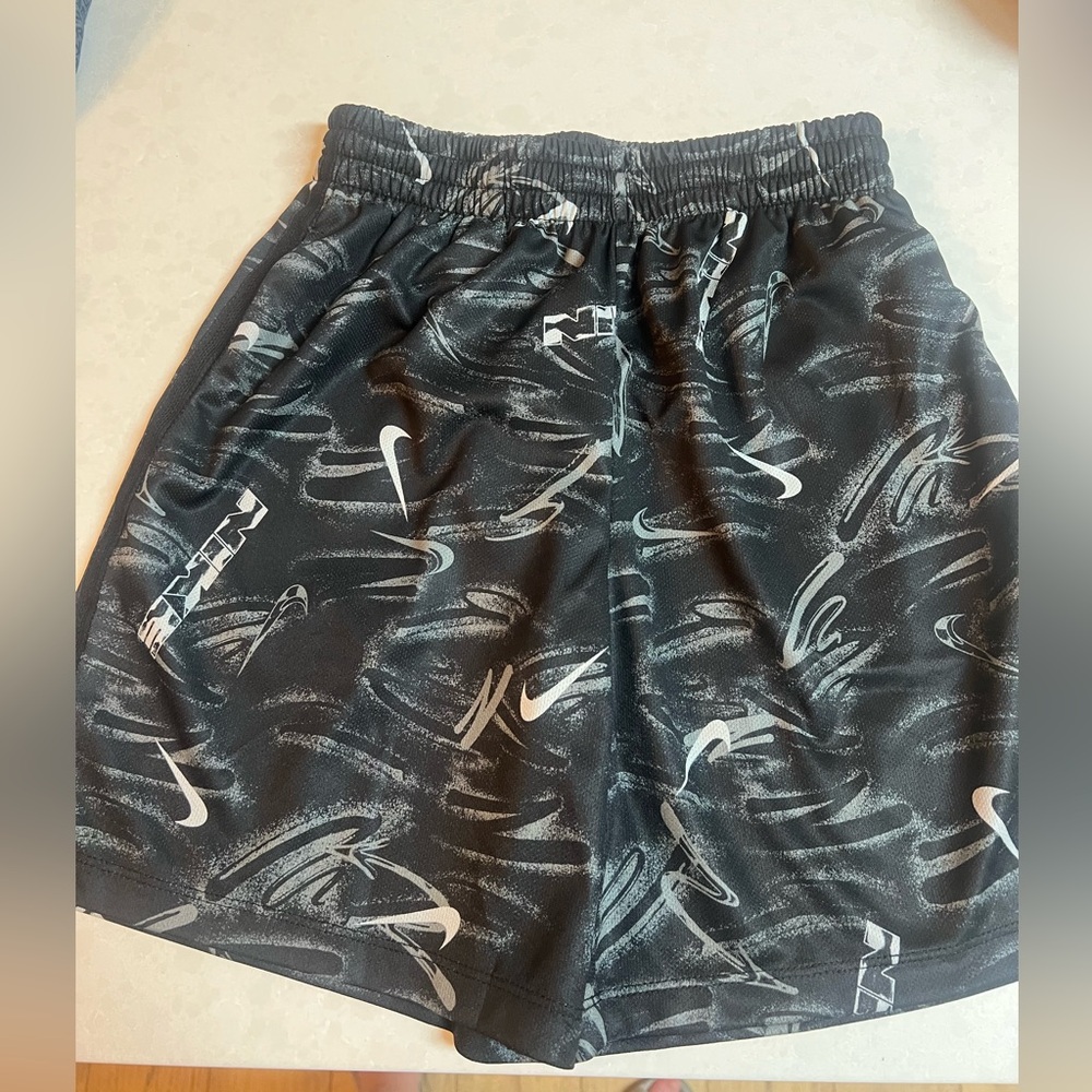 Nike boys medium Black and Gray Patterned Swim Shorts